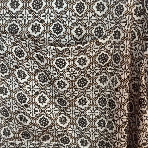 Liz Claiborne Black and White Geometric Blouse - Picture 5 of 8